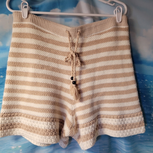 House‎ Of Harlow 1960 NWOT Knit Taupe Striped Shorts Women's Size Medium - Picture 1 of 4